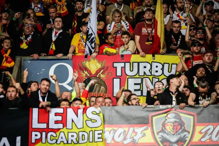 Lens protest against postponement of Ligue 1 match against PSG