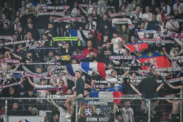 Lyon fans barred from Paris for PSG clash