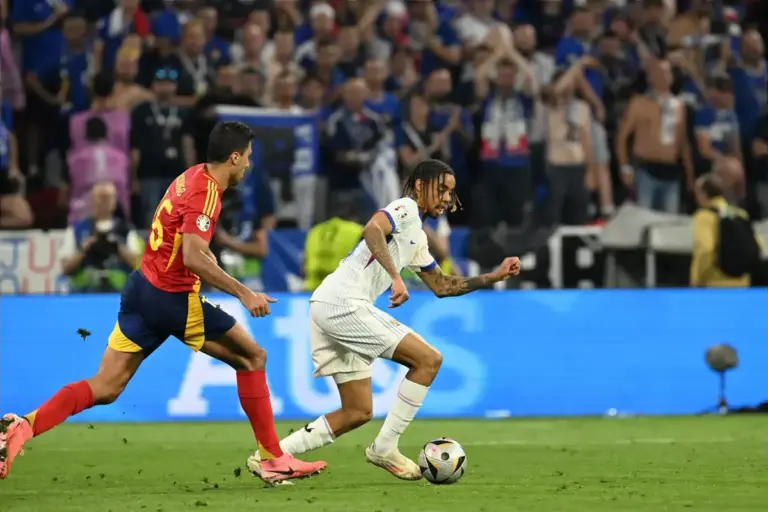 PSG Hold Firm on £145m Barcola Transfer Valuation
